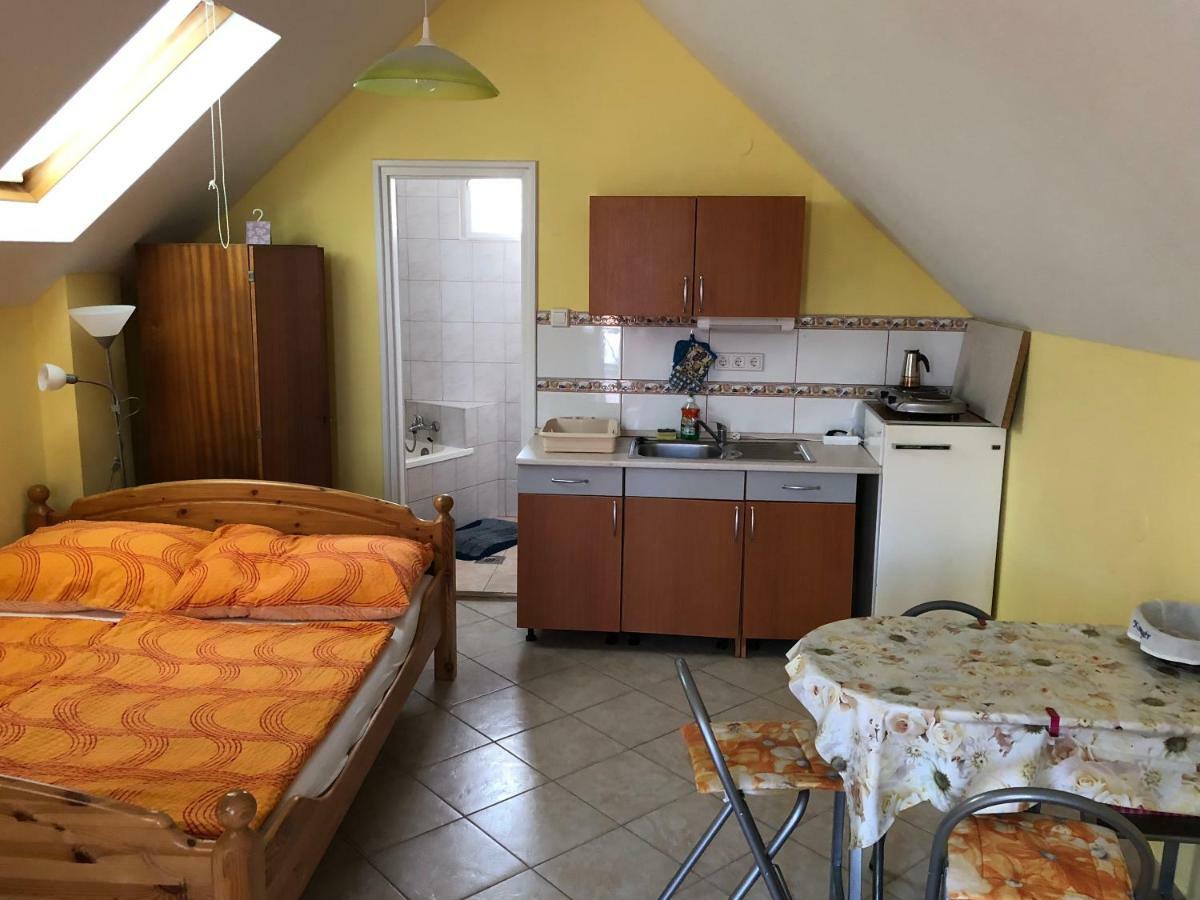 Liget Apartman Balatonföldvár Esterno foto